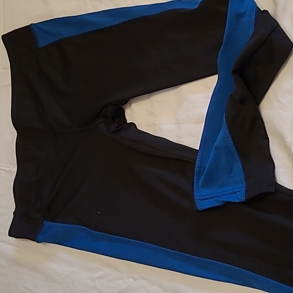 Sportek Large Crop Leggings - Picture 2 of 3
